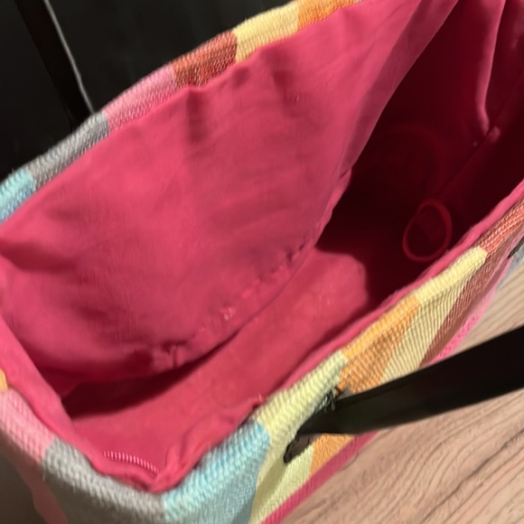 Colourful Weaved Purse/Tote/Carry-All w/Black Faux-leather Straps and Corners - Picture 5 of 9